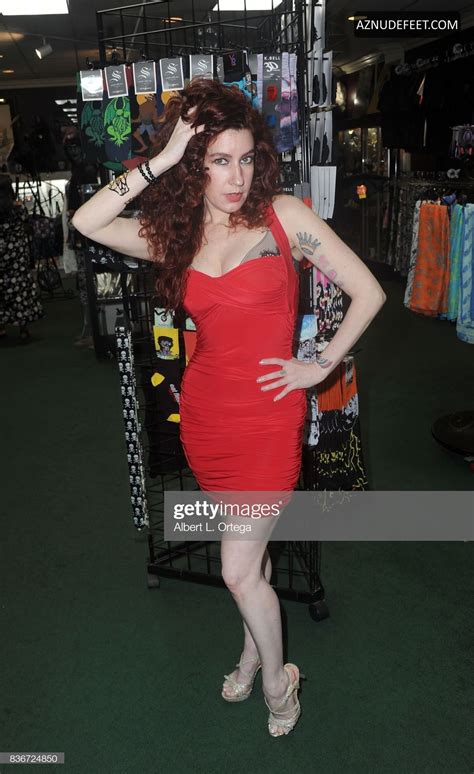 VICTORIA DE MARE Feet - AZNudeFeet