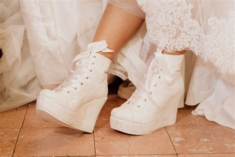 bride wedding tennis shoes