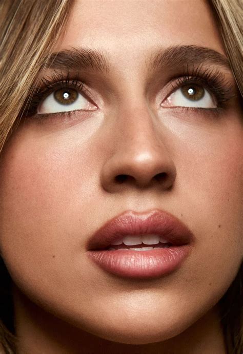 lip shapes lily collins hailey bieber celebrities  makeup