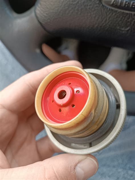 Крышка горловины бензобака ⛽ — Volkswagen Golf Mk4, 1,8 л, 1999 года ...