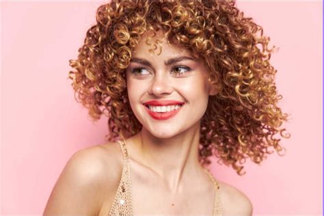Capelli ricci, ecco cosa si deve assolutamente evitare - Gioia News