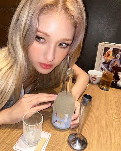 221207 SOMI Instagram Update | kpopping