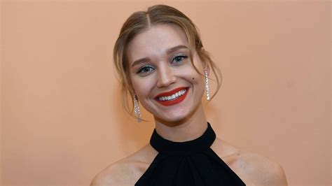 Кристина Асмус сообщила, что в спектакле «Текст» тоже играет интимную сцену