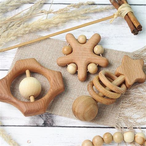 Набор деревянных погремушек и прорезывателей/ wooden rattles and ...