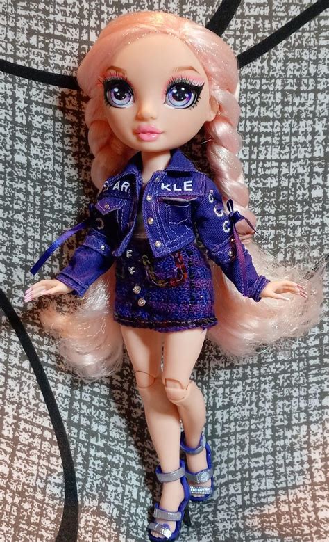 Bella Restyle : r/RainbowHigh