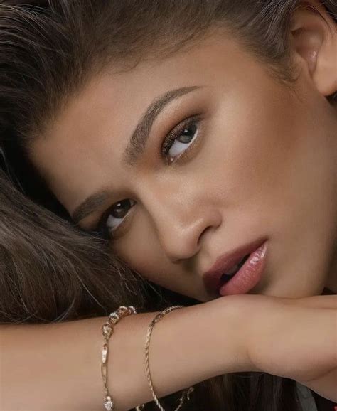 Pin by Sofi Paredes on Zendaya. | Zendaya, Skin makeup, Makeup