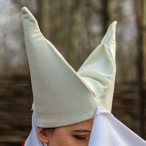 Horned Hennin - Female Medieval Headwear - 15th Century Headpiece for ...