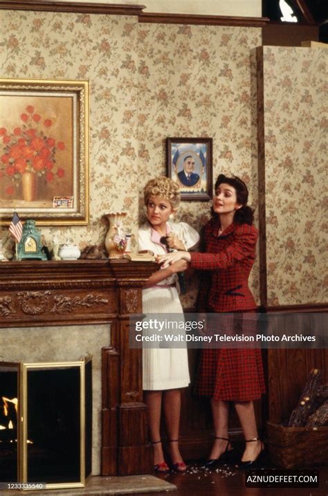 LORNA PATTERSON Feet - AZNudeFeet