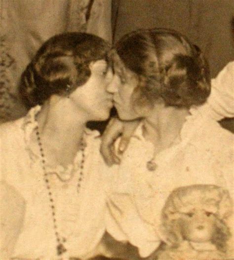 Sapphic history | Wlw vintage, Vintage lesbians, Vintage photos