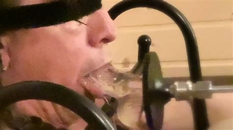 Deepthroat träning med jävla maskinen för Sissy "D" | xHamster