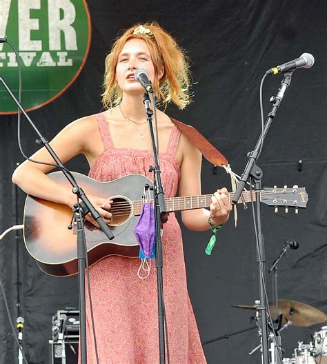 6 Questions with singer, songwriter Bella White - Hypebot