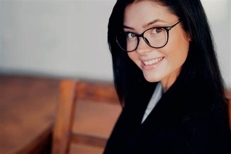 Premium Photo | Porrtret lawyer business woman with glasses