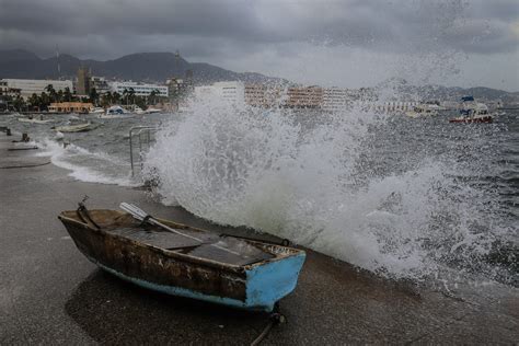 Tormenta Tropical Ágatha se intensifica en su avance por el sur de México