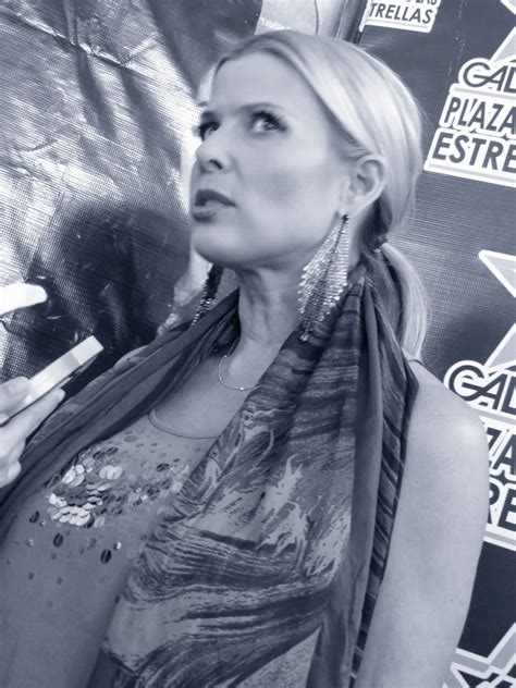 internautaSOY: SISSI FLEITAS EN FIRMA DE AUTOGRAFOS PARA PLAYBOY EN
