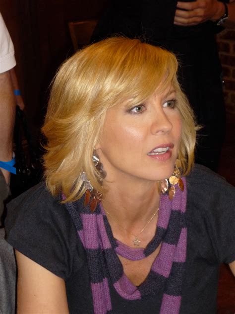 Download American Actress Jenna Elfman Candid Wallpaper | Wallpapers.com