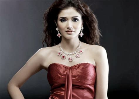 Navina Photos: Latest HD Images, Pictures, Stills & Pics - FilmiBeat