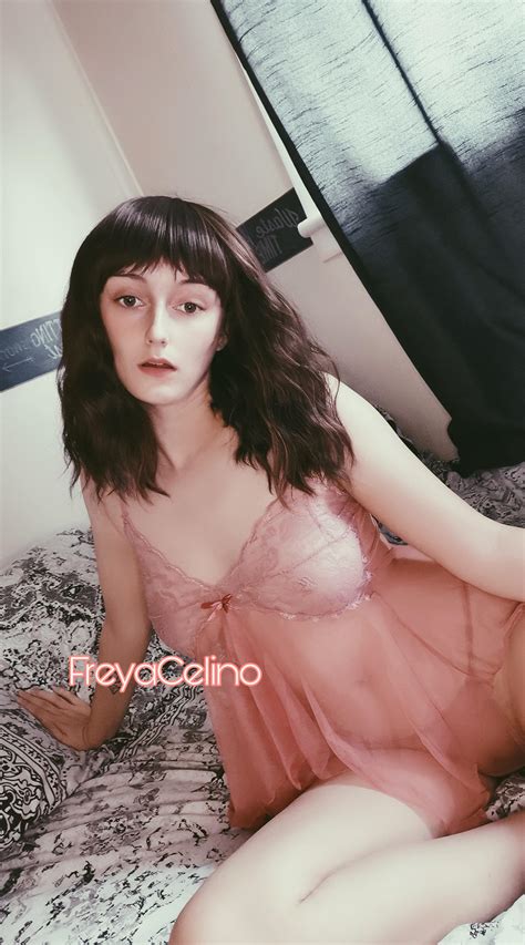 [SELLING] $5 OnlyFans, Customs Available, multiple posts daily 💜 Lolita