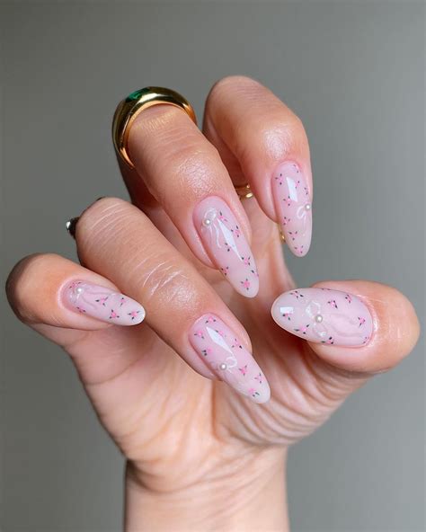 Unhas Delicadas - 15 ideias de unhas delicadas para inspirar a tendência minimalista ...