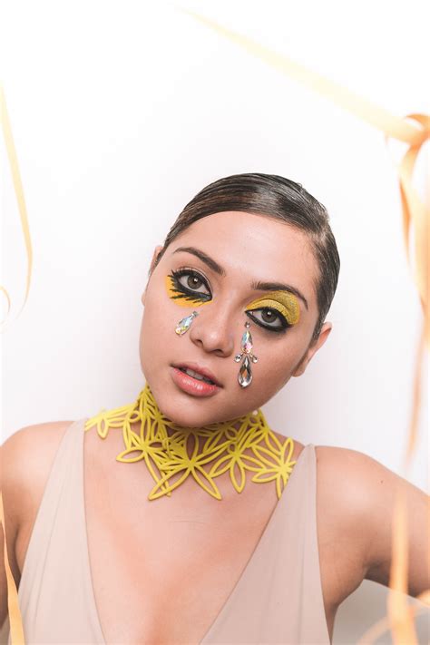 Editorial dá ideias de make e cabelo para o carnaval - Harper's Bazaar