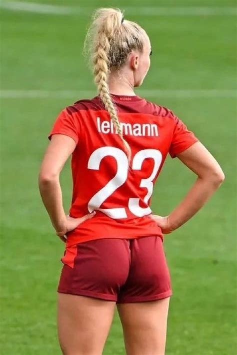 Alisha Lehmann, la bella futbolista que se convirtió en la 'reina de