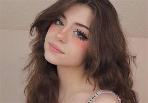 Is Hannahowo Lesbian? No Makeup Video Viral On TikTok