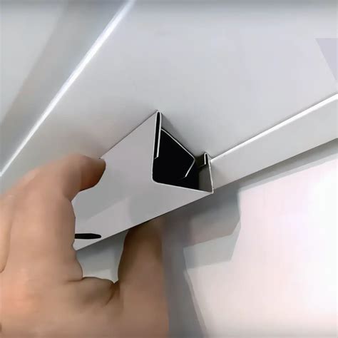 Glowing Like The Ocean: 3 Steps To Install Iridescent Jellyfish Lighting At Home