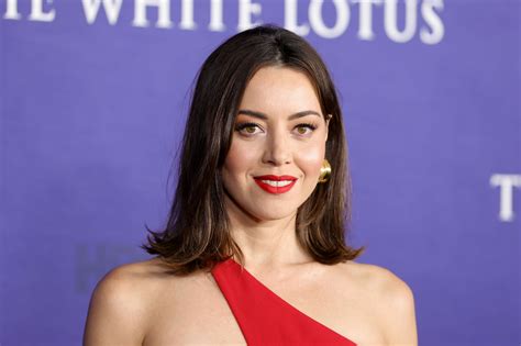 Aubrey Plaza Just Debuted Old Hollywood Blonde Hair on the Red Carpet