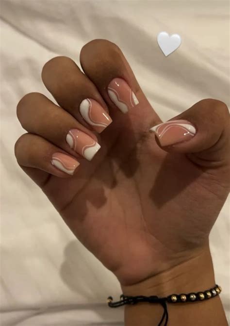 Pin en Uñas de gel brillantes | Manicura de uñas, Manicura, Uñas cuadradas