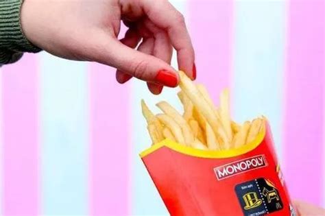 We Tested The Difference Between McDonald's Fries' Portion Sizes At 2 ...