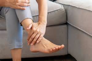 foot warning sign      vitamin  deficiency