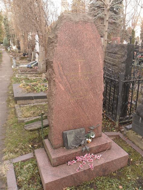 Могила писателя Пантелеймона Романова JPG — Postimages