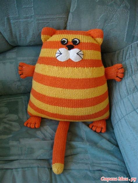Knitted Cat Pillow Toy
