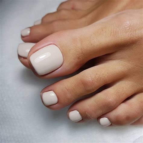 2019 Светлый педикюр на ногах модные тенденции 93 фото | Gel toe nails ...