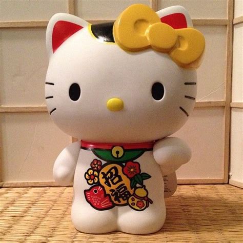 Hello Kitty Maneki Neko Coinbank Vinyl