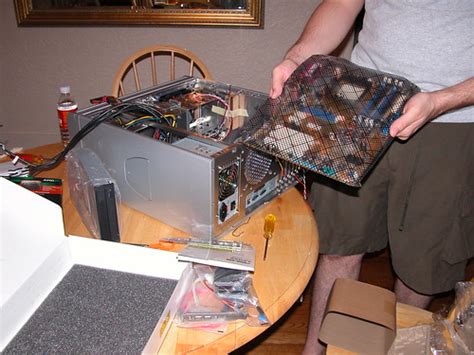 Motherboard | The motherboard (Asus A8N5X) comes out of the … | Flickr