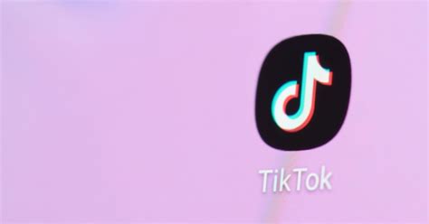Choosing a VPN for the WeChat and TikTok Ban: Paid VPN vs. Free VPN