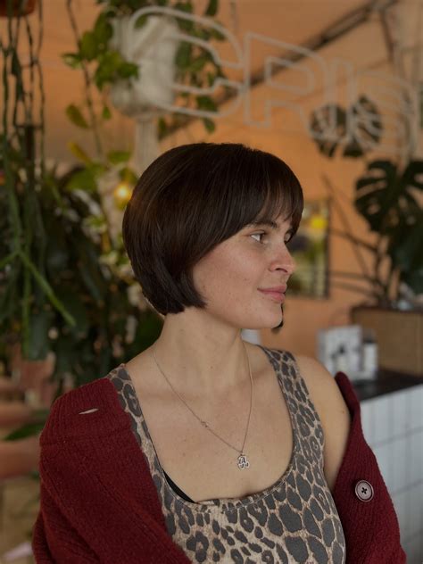 How to maintain bob hairstyles with bangs for a polished look 12