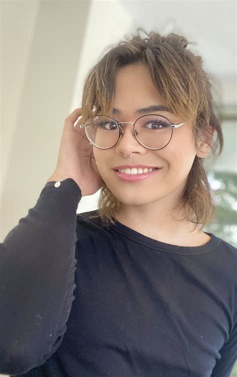 TW Pornstars - 2 pic. Kiyana Vi. Twitter. Going on a first date with a