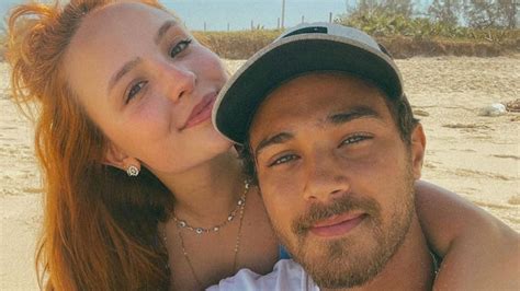 Larissa Manoela E Namorados - Larissa Manoela e André Luiz Frambach fazem tatuagens juntos