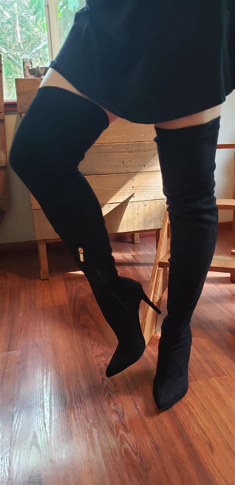 Heels Past the knee and resting on my thigh. 🐇 : r/HighHeels