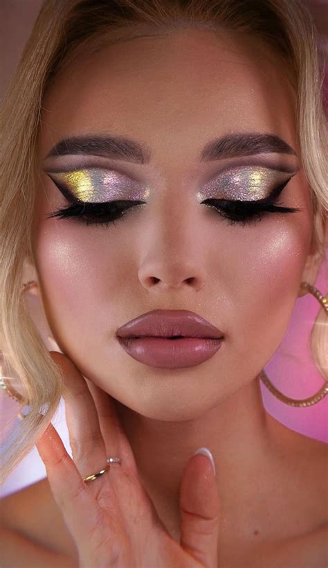 40+ Trendy Eyeshadow Looks : Chrome Eyeshadow