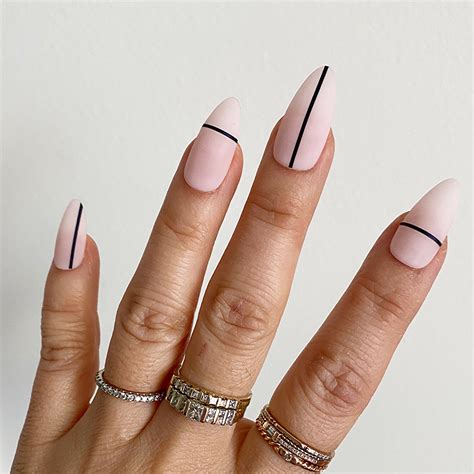 Simple Black Nail Art