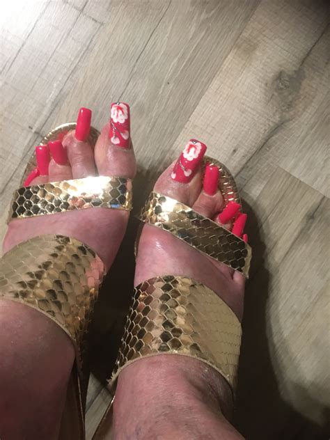 Pin von guru geek auf Long toenails | Fußnägel, Lange fußnägel, Zehennägel