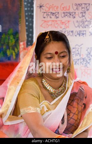bindi red dot forehead decoration india asia stock photo alamy