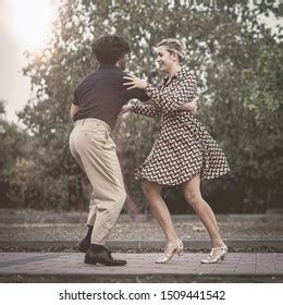swinger couple royalty  images stock  pictures