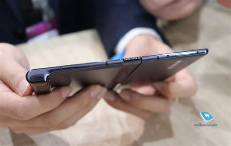 Mobile-review.com Первый взгляд на Huawei Mate X