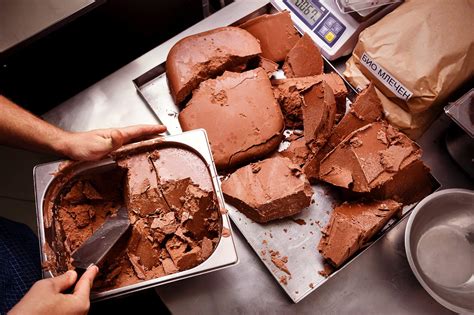 ГАЙО – вкусен и натурален шоколад, изработен директно от какаови зърна!