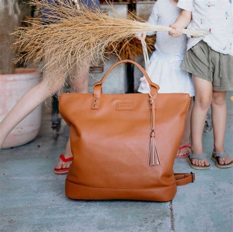 Revolutionary Arch nappy bag goes from tote to backpack in seconds ...