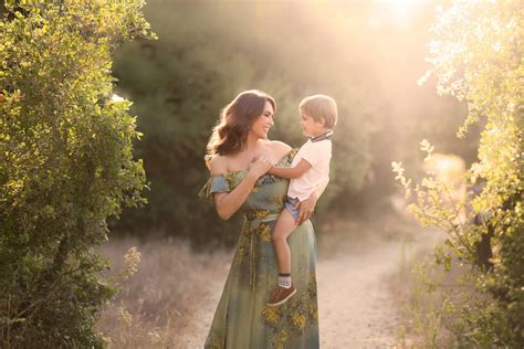 23 Creative Family Photoshoot Ideas [Full Guide] - Ramina Magid Photography