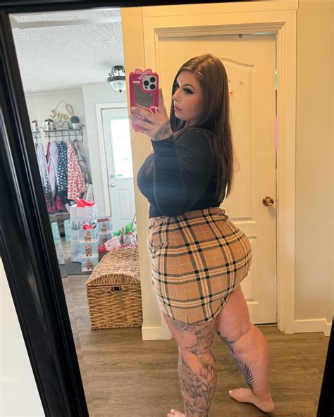 Paige M (@thicksnowwmama) • Instagram photos and videos
